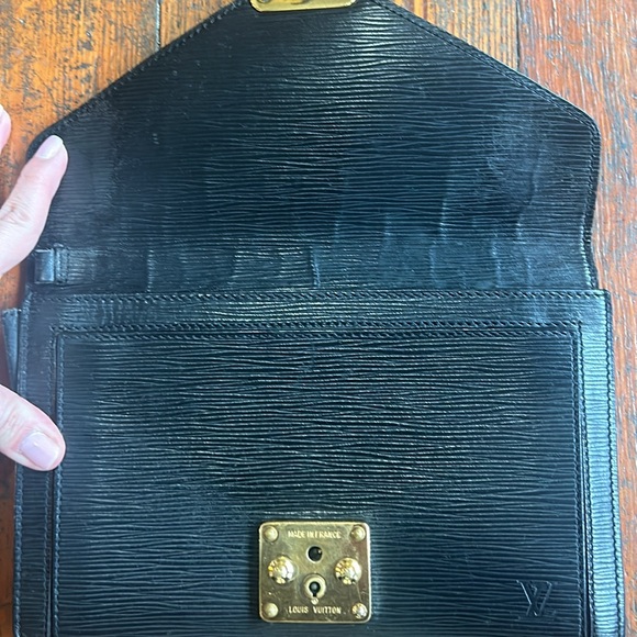 Epi Pochette Sellier Dragonne Clutch Black - Picture 4 of 12